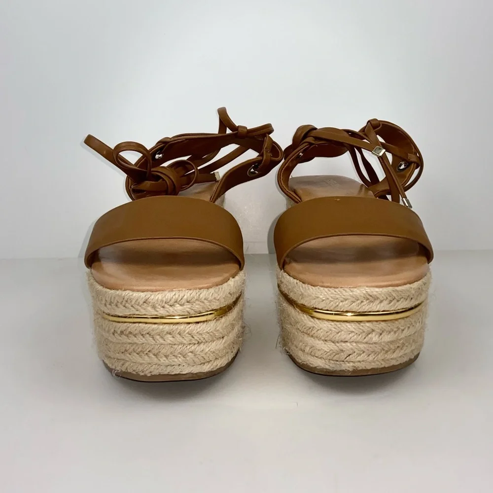 Platform Sandals Tan Leather Size 7.5 Gold accents 3 inches Bleecker & Bond
